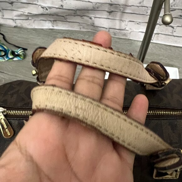 Michael Kors Grayson Medium Duffle Bag - Picture 3 of 10